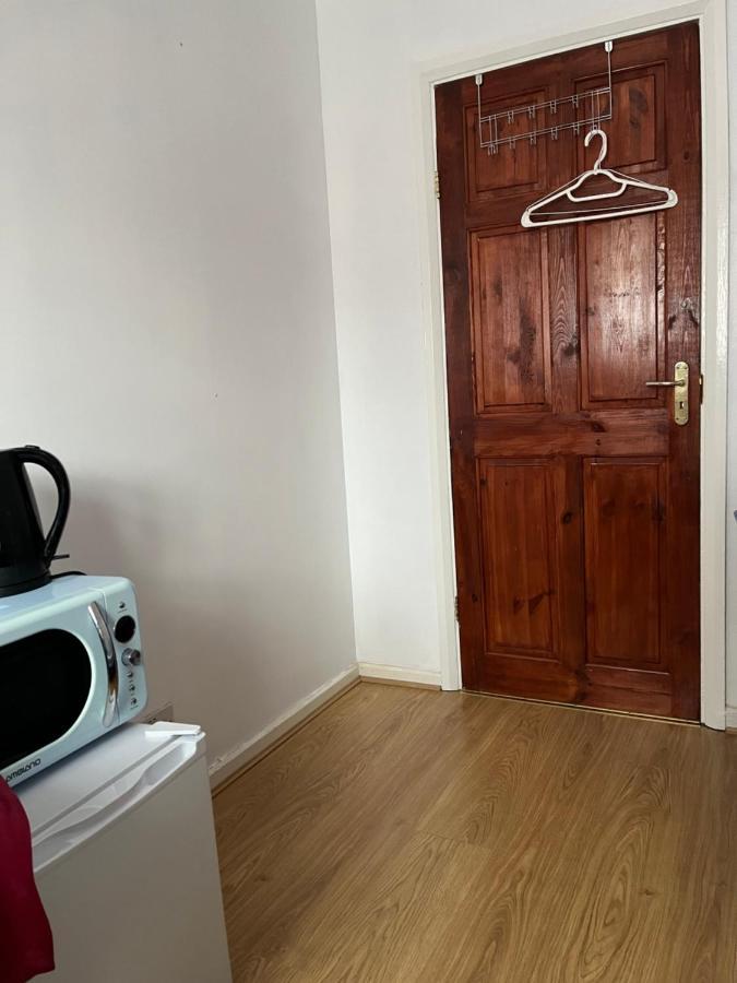 Comfortable Single Bedroom With Free On Site Parking Кингстон на Темзе Экстерьер фото
